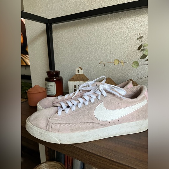 Nike Blazer Low in ‘Pink Foam’ - Picture 3 of 6